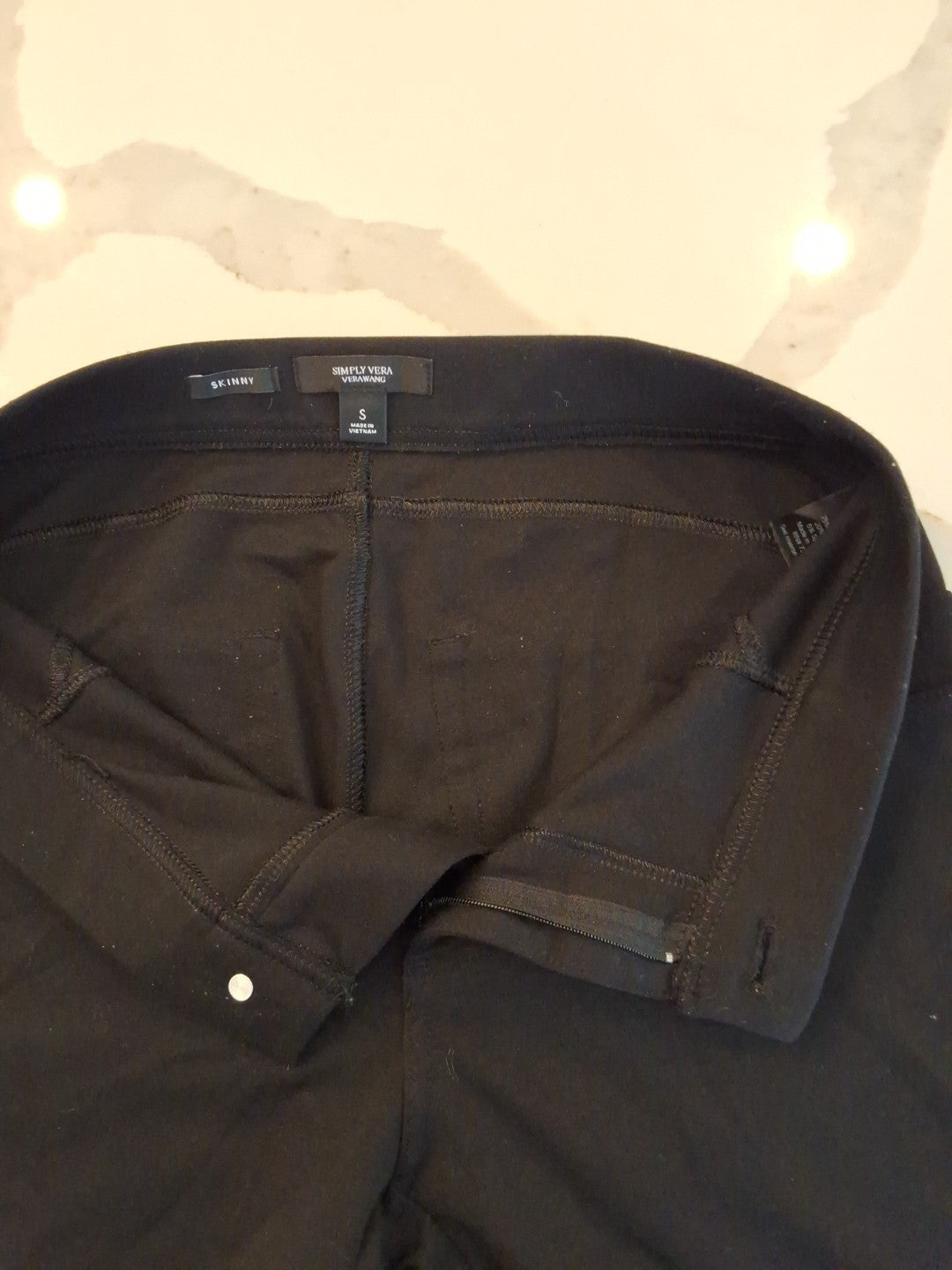 Simply Vera Skinny Black Size S Pockets in Back & Faux Pockets in Front Capris