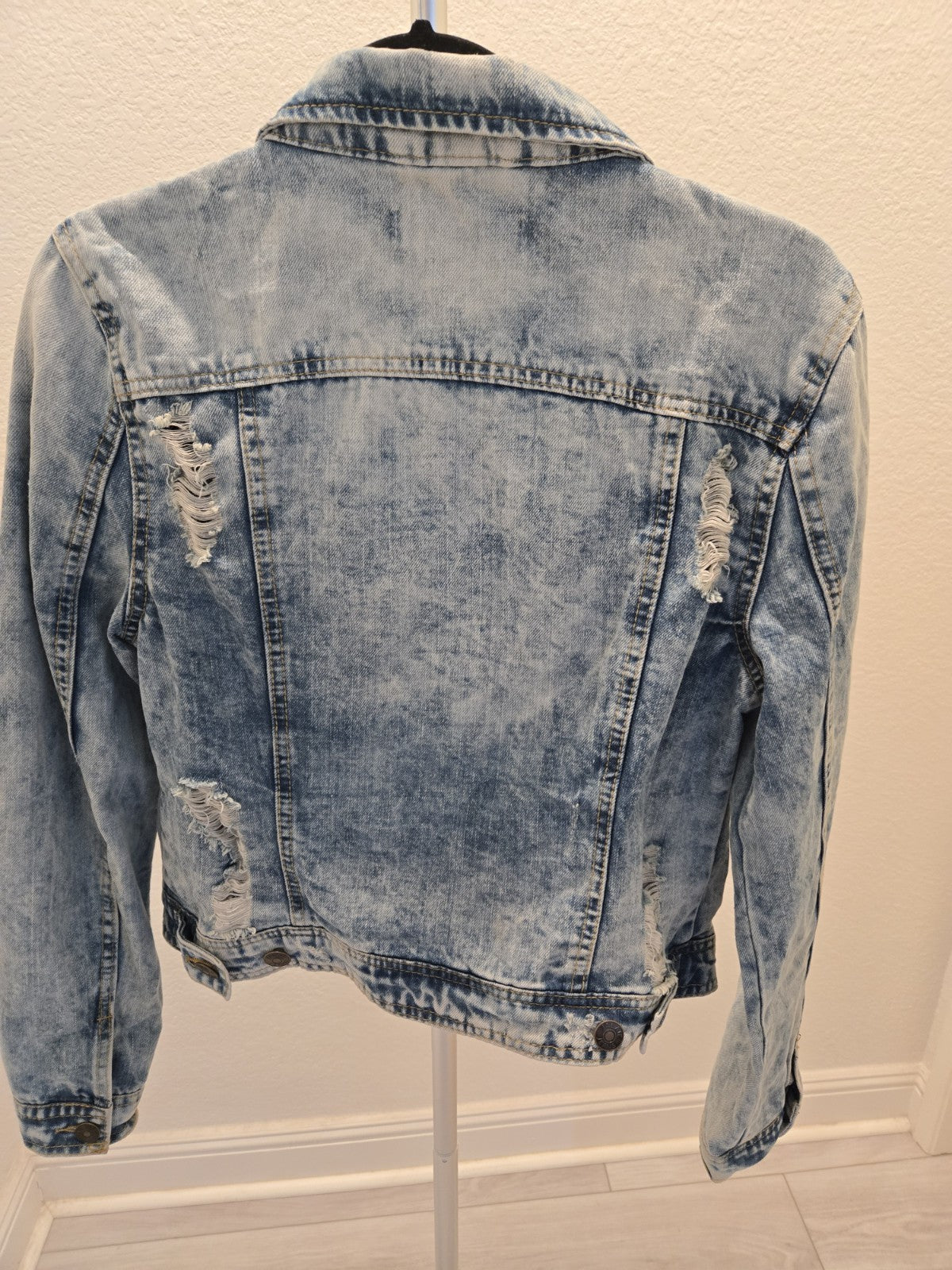 Jalate XL Vintage Blue Acid Wash Distressed Denim Jacket Women Shrunken Crop