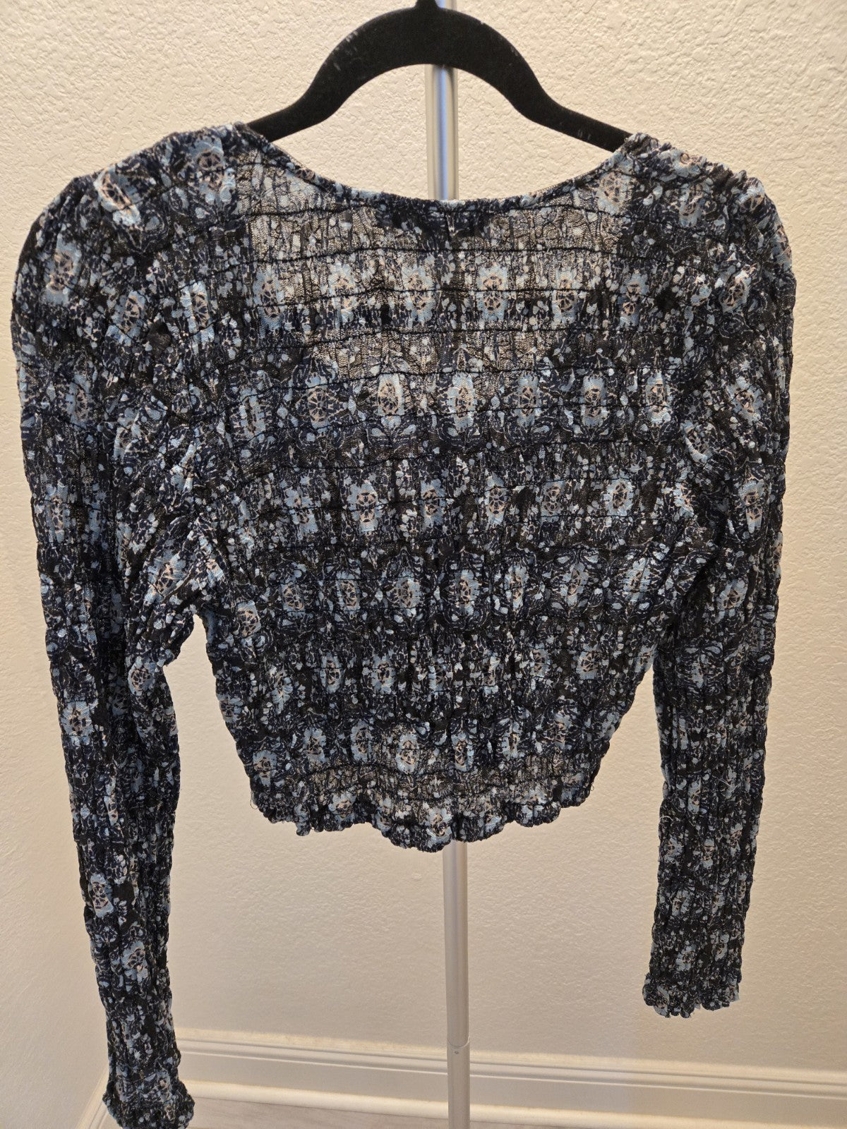 Beyond The Radar XL Floral Smocked Snap Front Crop Top Shirt Long Sleeve Women