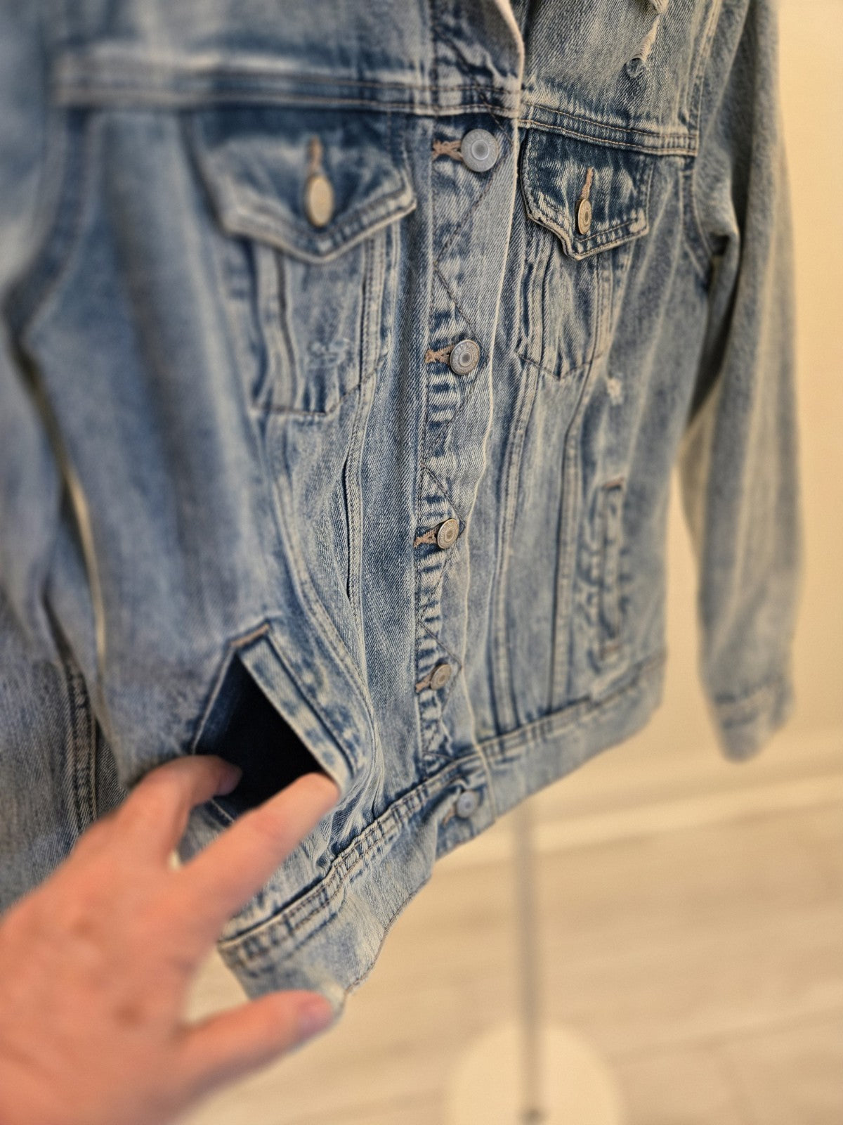 Old Navy Star Studded Collar Fray Denim Trucker Classic Jean Jacket Women’s L