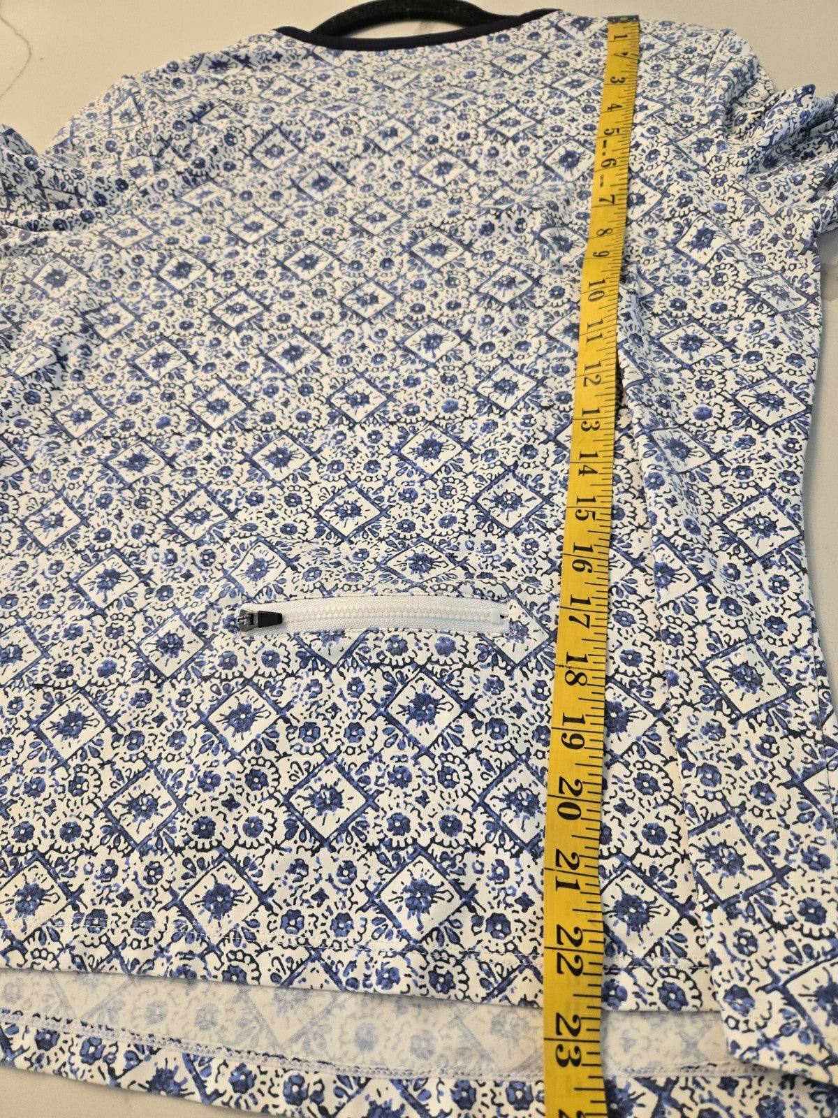 Hang Ten Large Blue White Mosaic Tile Long Sleeve Sun Shirt Back Zip Pocket L