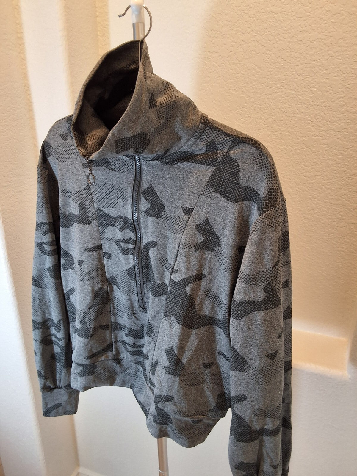 Mondetta Size M Womens NWT Bella Half Zip Pullover Camo Athletic Pockets Jacket