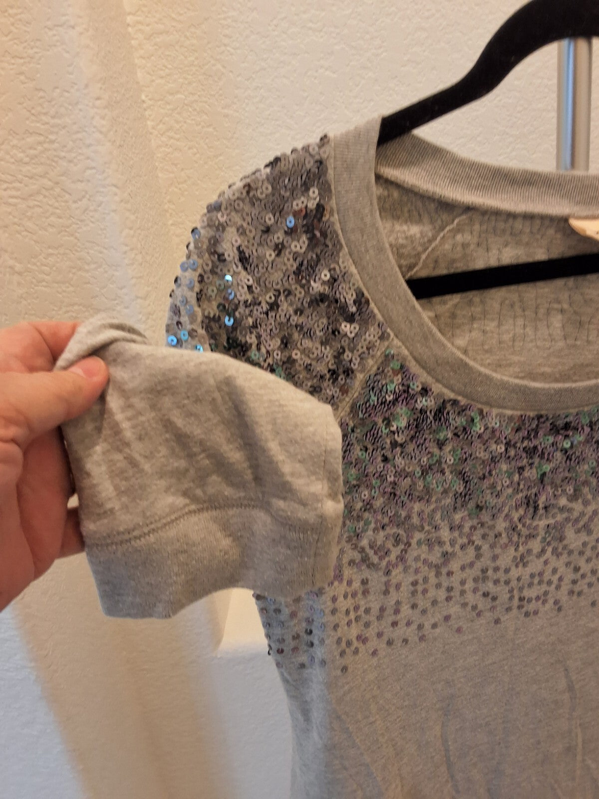 DKNY Size S Womens Gray with Sequins Scoop Neck 3/4 Sleeve Top/Sweatshirt