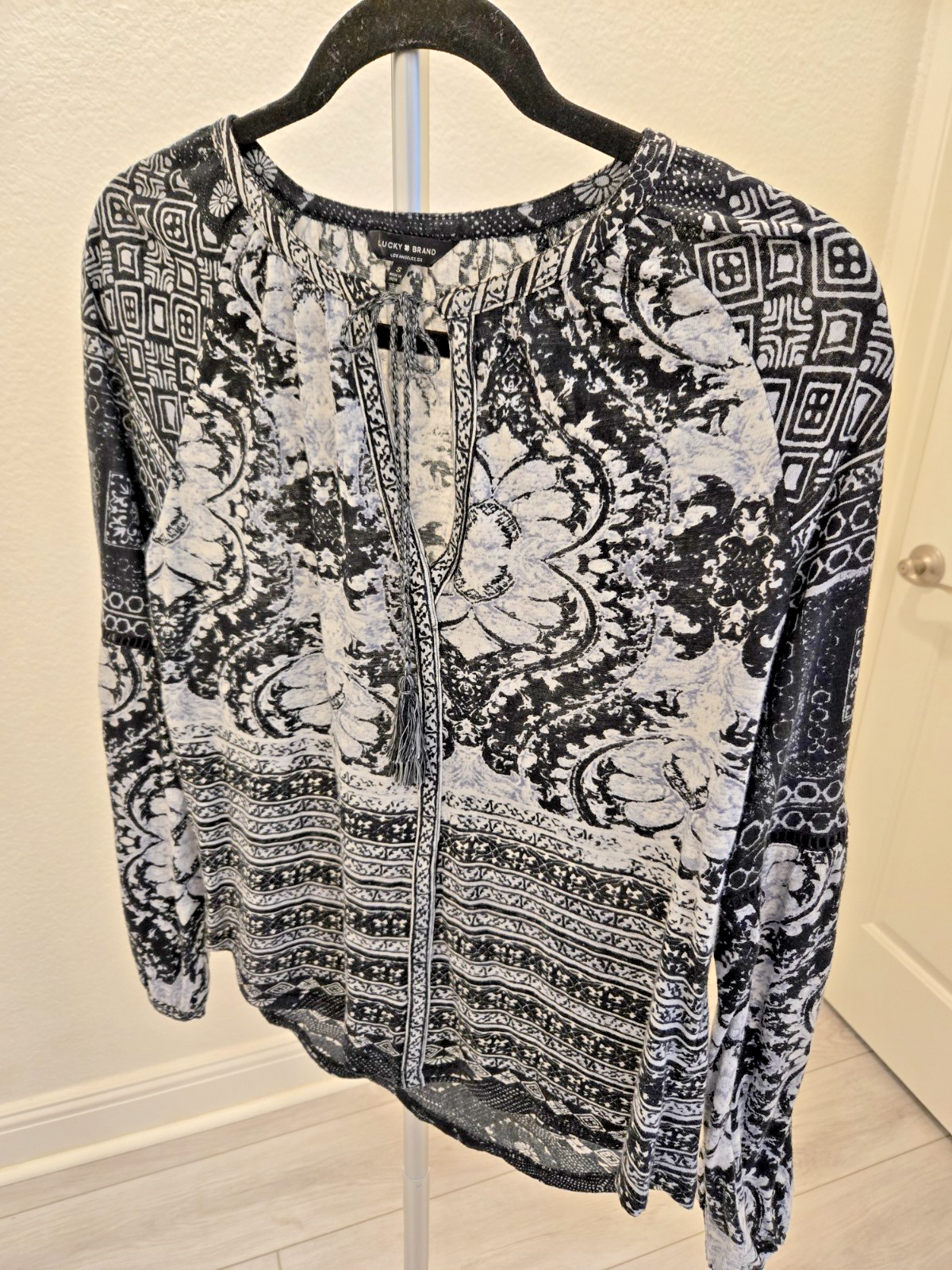 Lucky Brand Peasant Black White Paisley Tie Neck Boho Blouse Small Womens