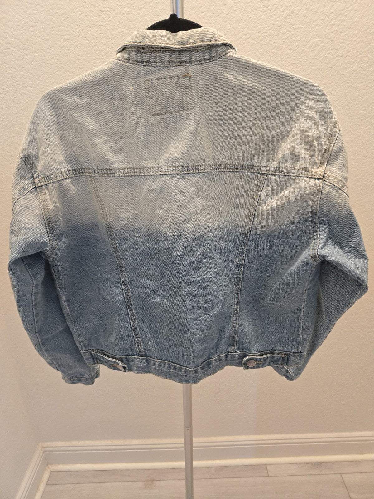 Forever 21 Medium Ombre Bleach Dip Dye Denim Trucker Jean Jacket Coat Light Wash