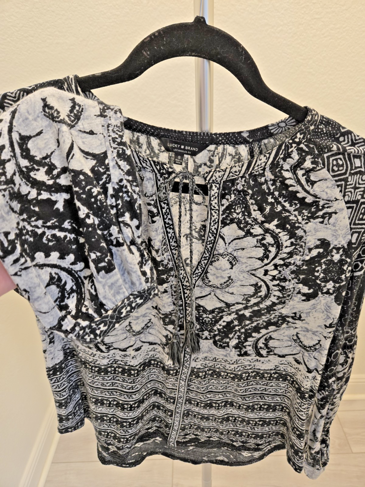 Lucky Brand Peasant Black White Paisley Tie Neck Boho Blouse Small Womens
