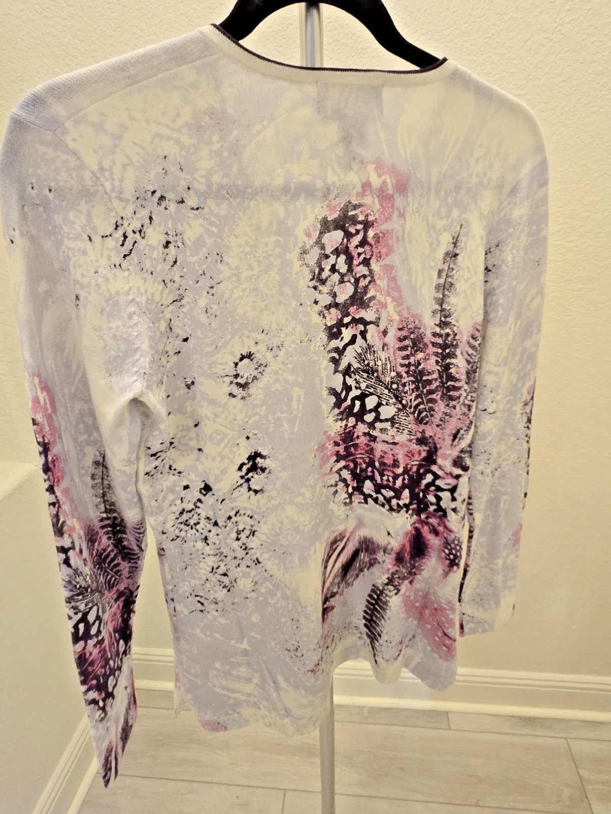 Jillanova Women's M Abstract Feather Print V-Neck Modal Blend NWT Sweater
