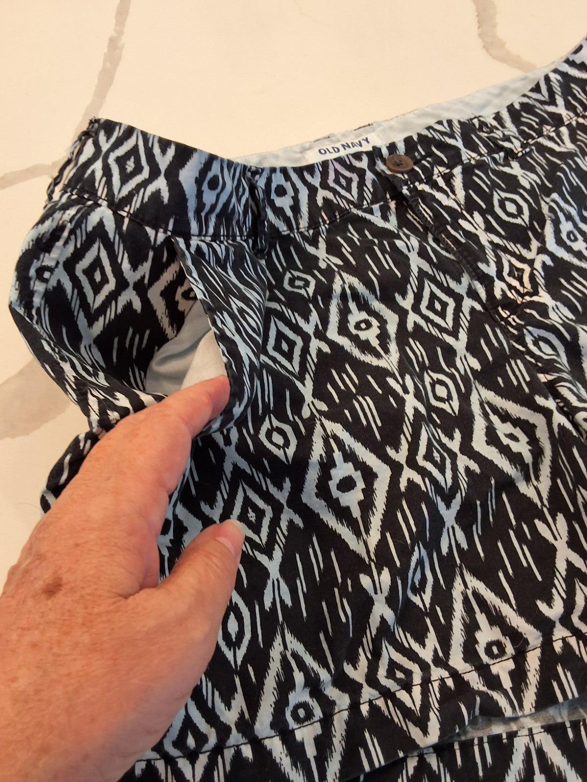 Old Navy Black Blue XL Size 14 Geometric Ikat Diamond Print Cotton Shorts Womens
