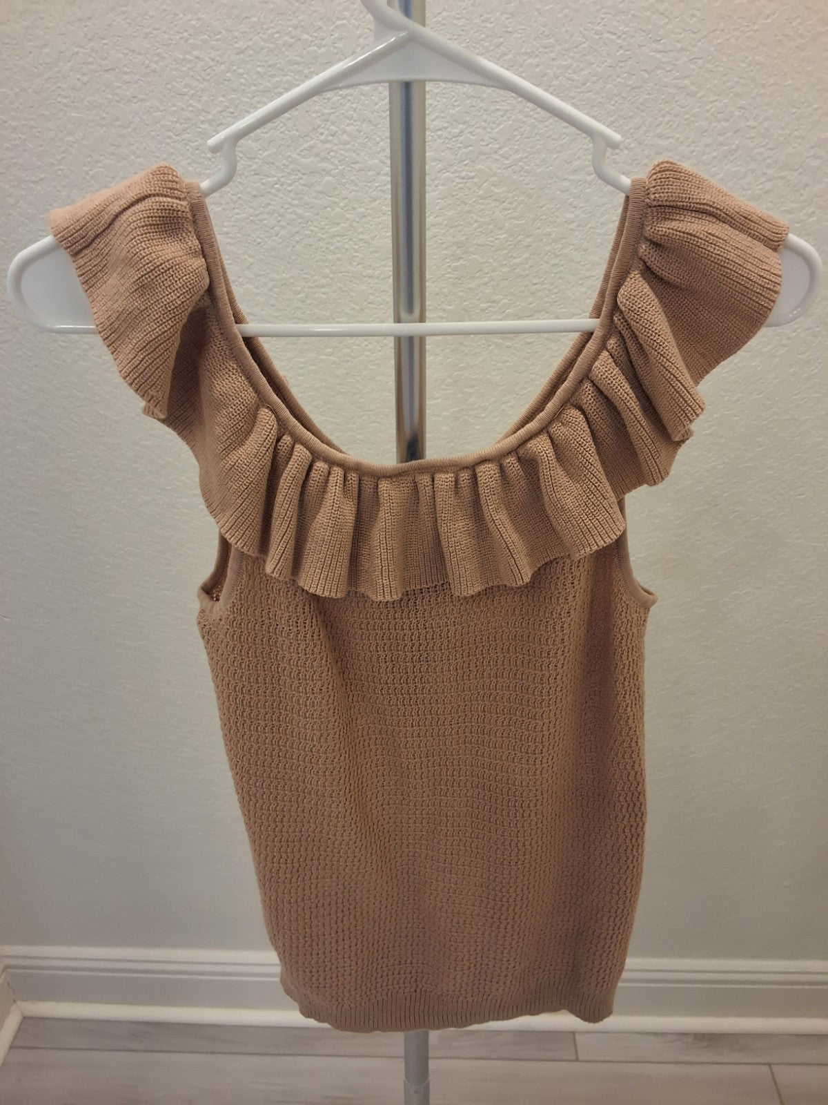 Scoop Size 8-10 Knitted Sweater Tank Top with Ruffle Neck Tan M NWT Womens