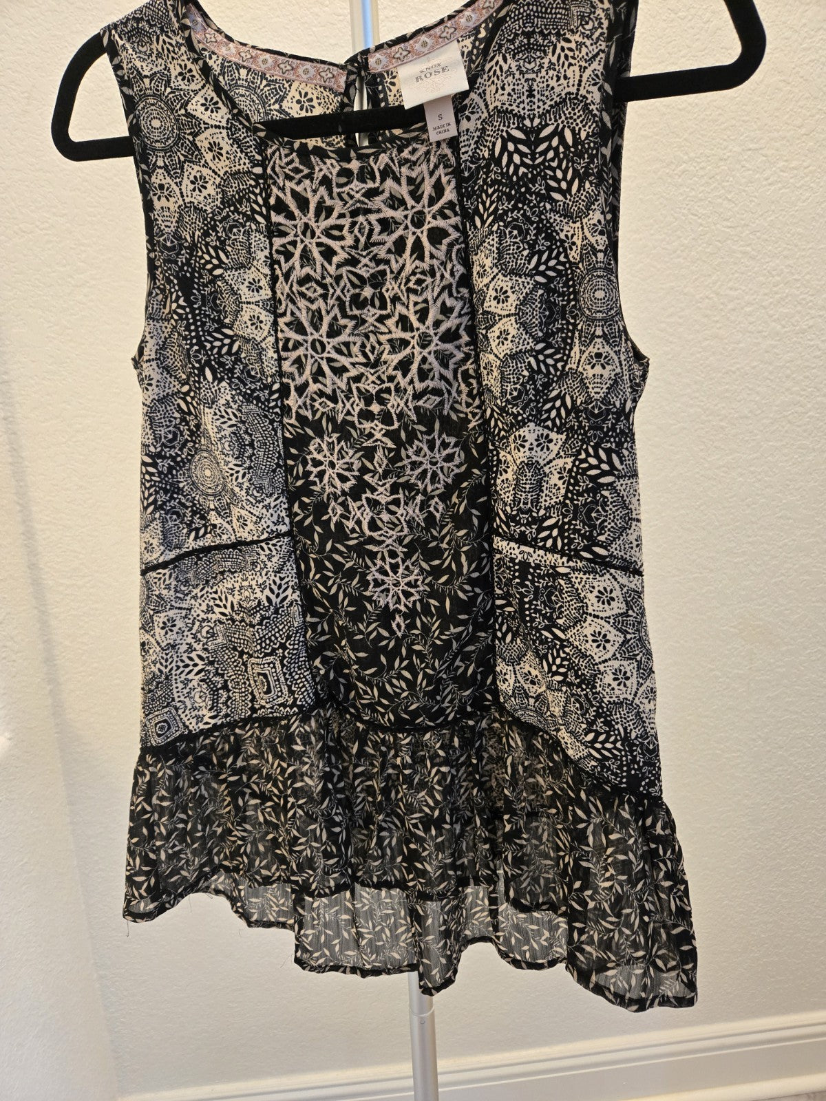 Knox Rose Women's Small Boho Sleeveless Embroidered Black White Ruffle Tunic