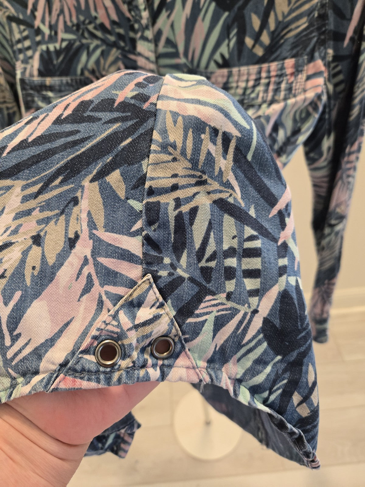 Intro S Blue Pink Tropical Palm Lyocell Denim Button Up Roll Tab Shirt Women
