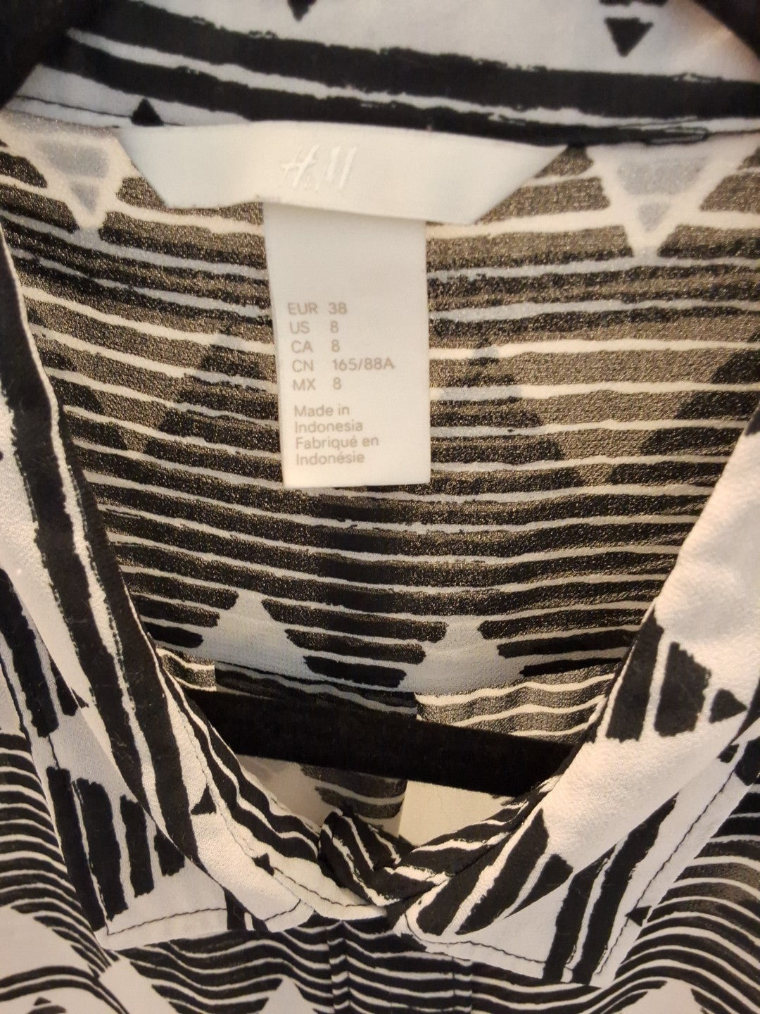 H&M Black & White Tribal Geometric Sleeveless Button Down High Low Blouse