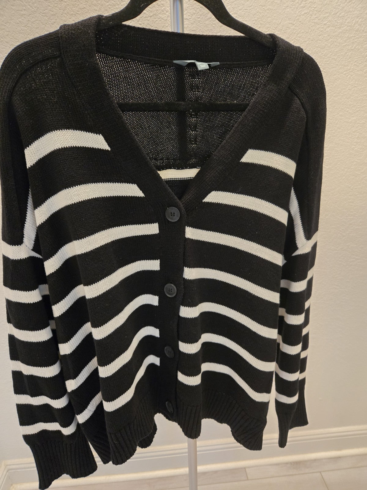 Terra & Sky NWT Stripe Black White Cardigan Sweater Women Plus 1X 16W-18WV-Neck