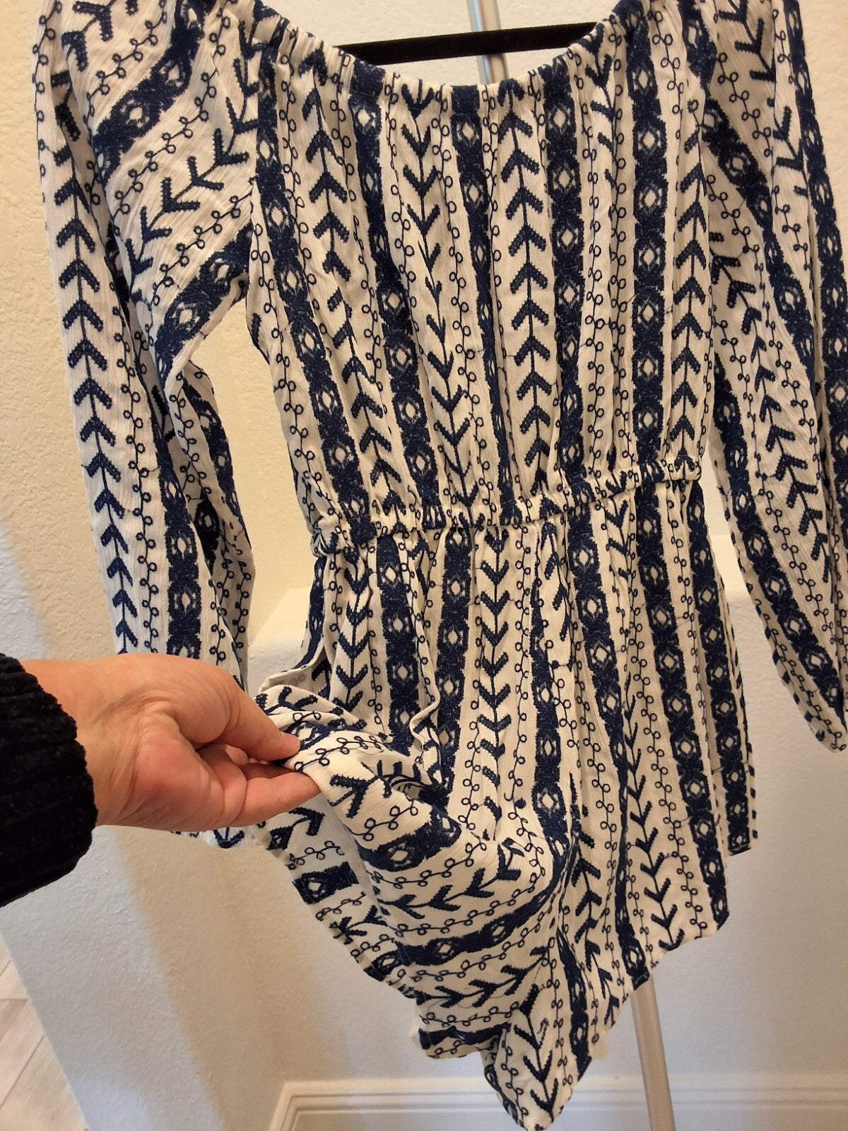 Cupcakes and Cashmere Size M Womens Blue and White Embroidered Romper