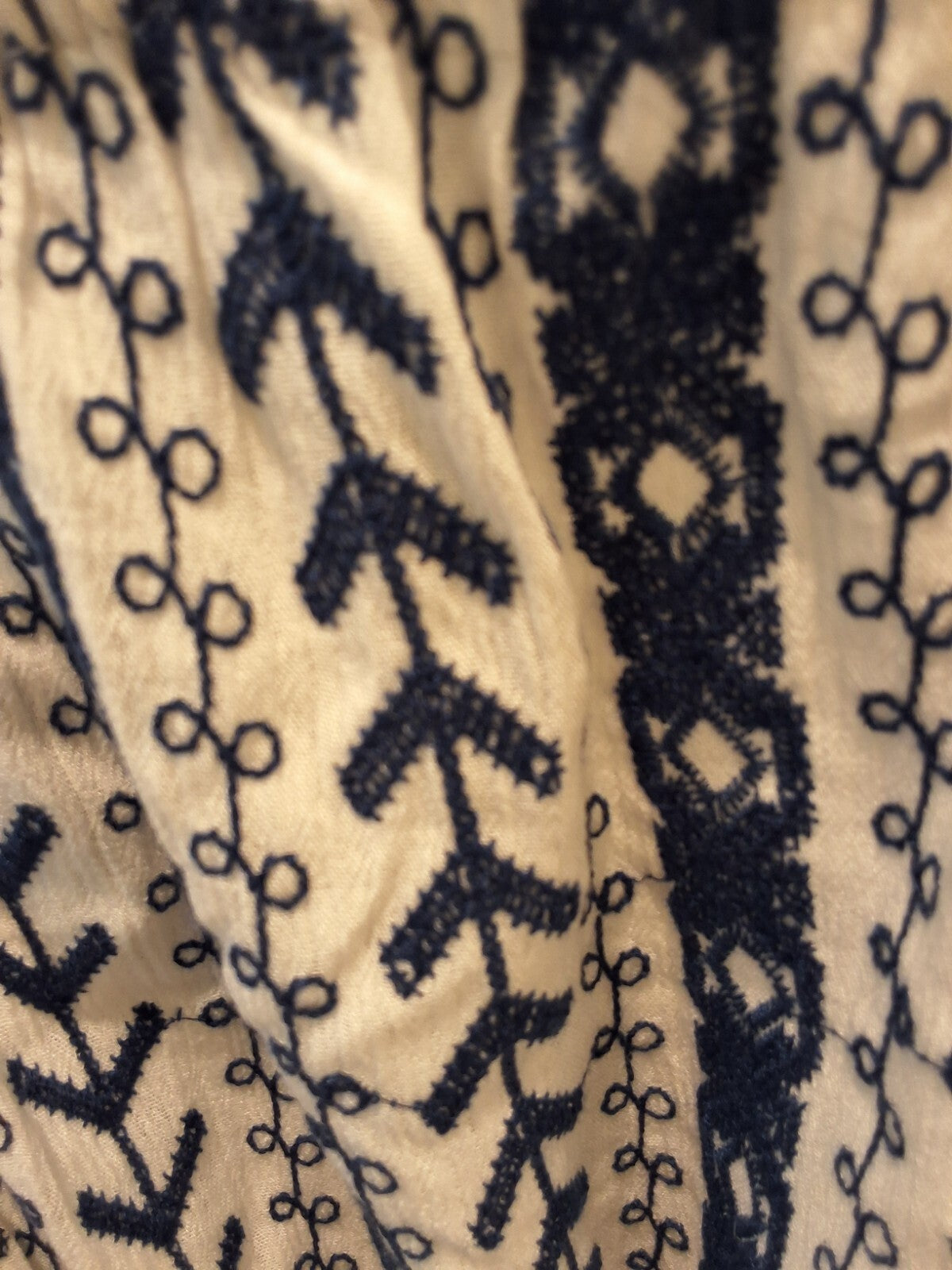 Cupcakes and Cashmere Size M Womens Blue and White Embroidered Romper