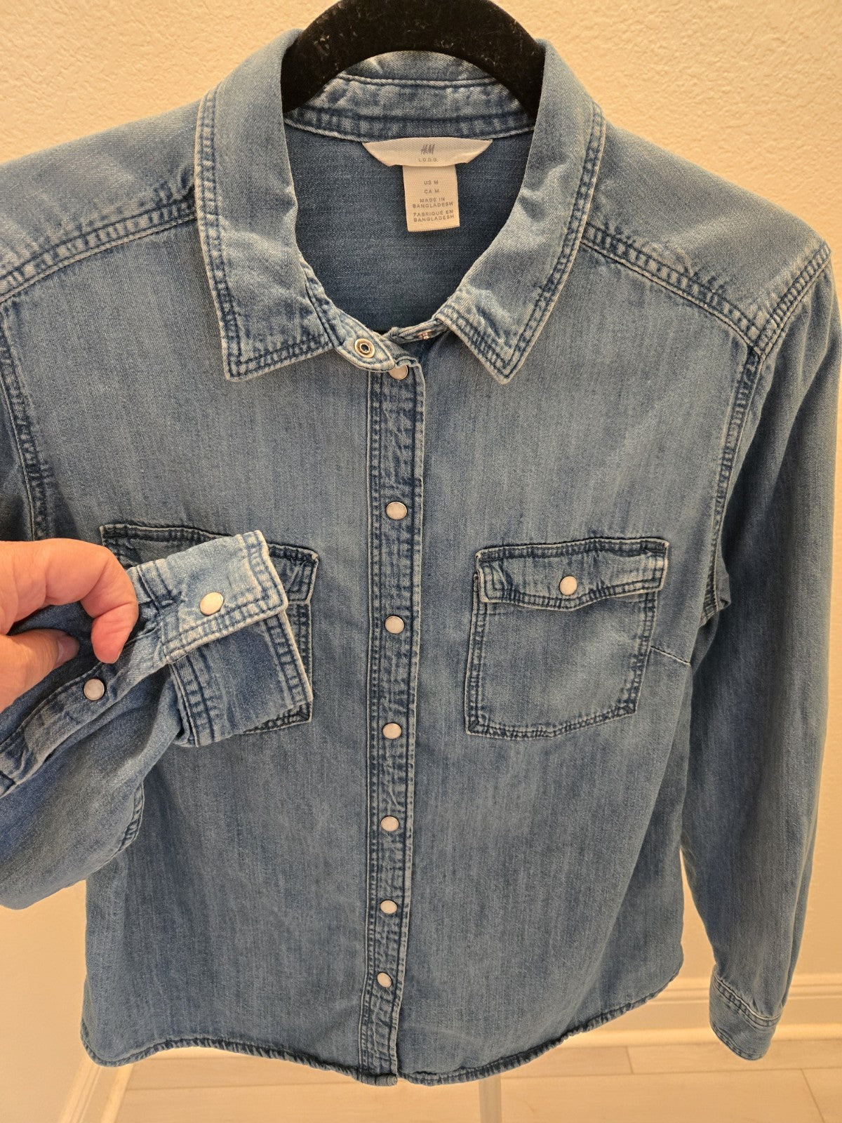 H&M Pearl Snap Medium Chambray Western Shirt Long Sleeve Blue Denim Women's