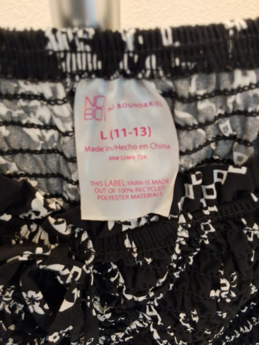 No Boundaries Size L Black And White Unique Lightweight Short Sleeve Top