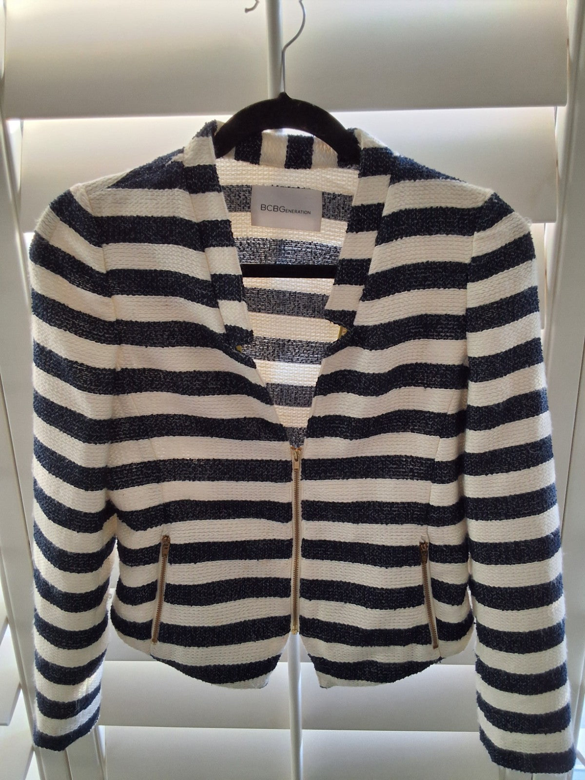 BCBGeneration Blue White Striped S Ziip Front Blazer Jacket Neon Accent Womens