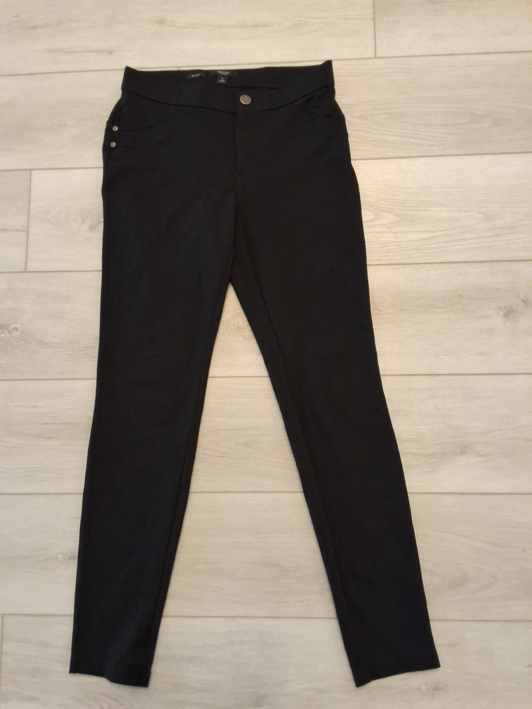 Simply Vera Skinny Black Size S Pockets in Back & Faux Pockets in Front Capris