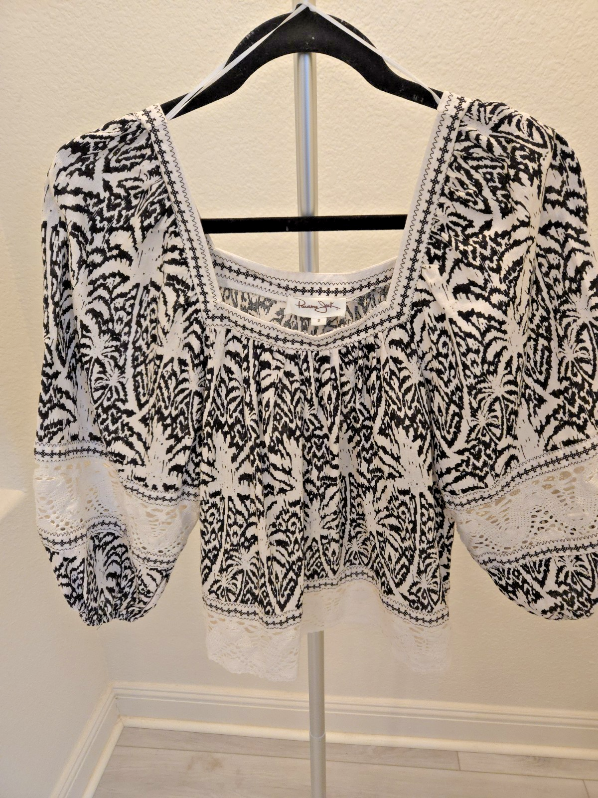 Panama Jack S Geometric Peasant Top Black White Lace Accent Boho Puff Sleeve