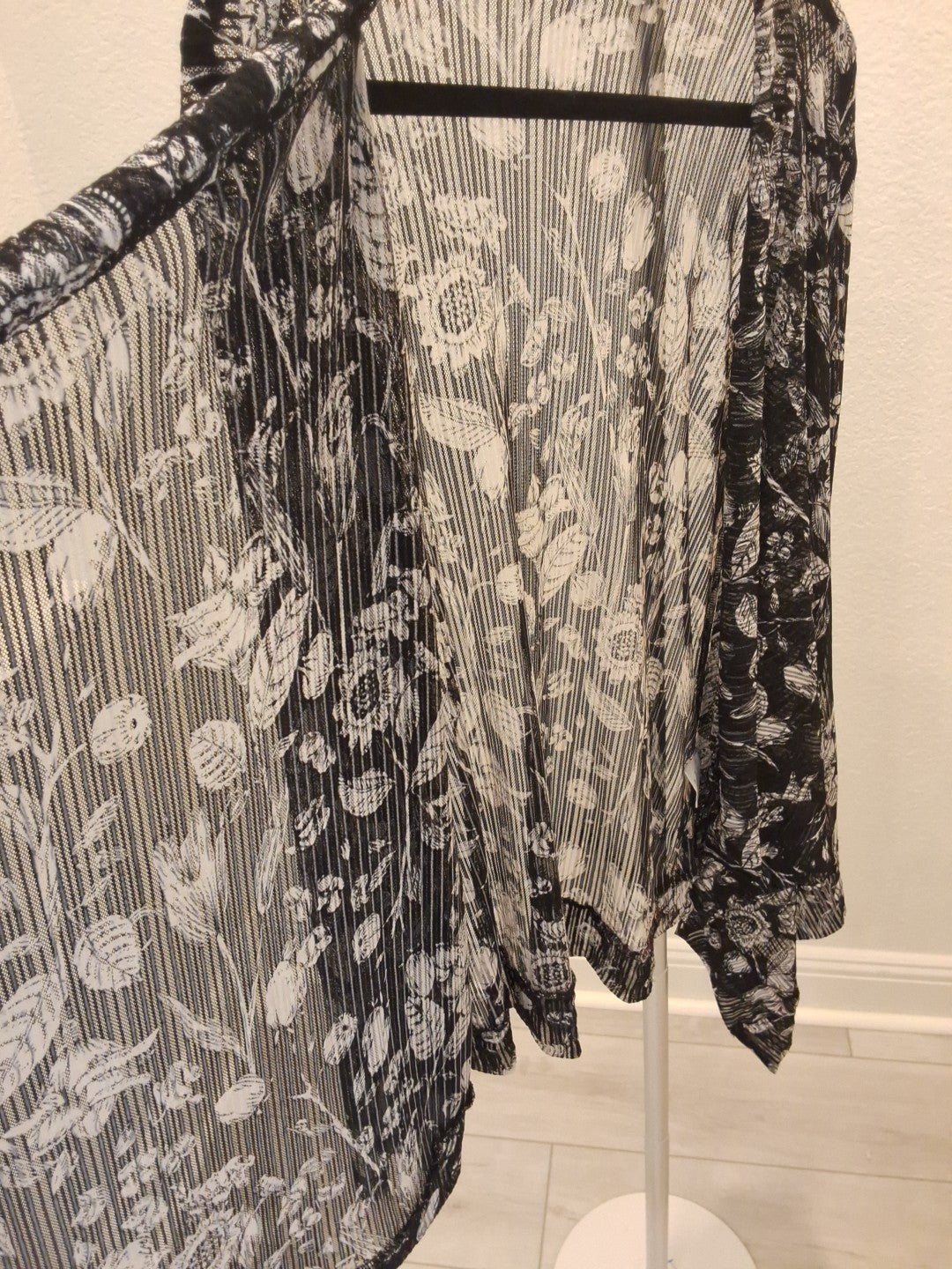 Papa Vancouver M Sheer Black White Floral Kimono Cardigan Duster Open Front Boho