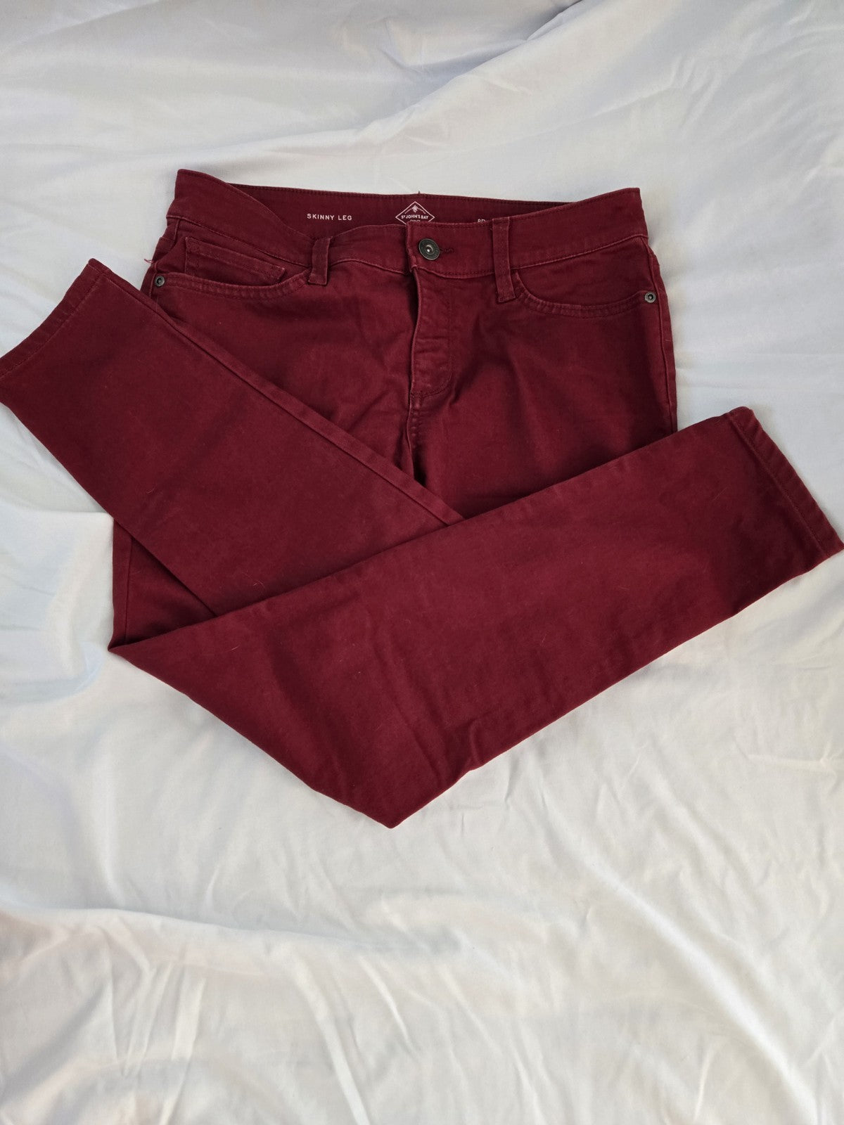 St John's Bay 8P Petite Burgundy Skinny Leg Stretch Denim Jeans Pants Wine Red
