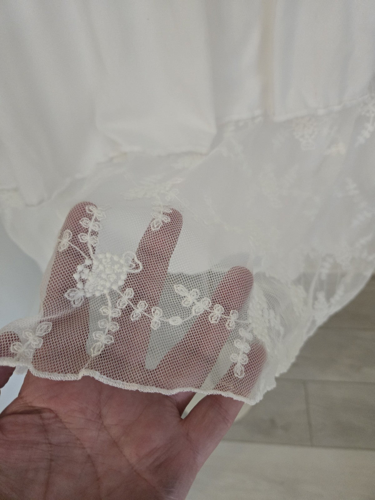 Denim 24/7 Medium White Embroidered Mesh Layered Tiered Ruffle Top Short Sleeve