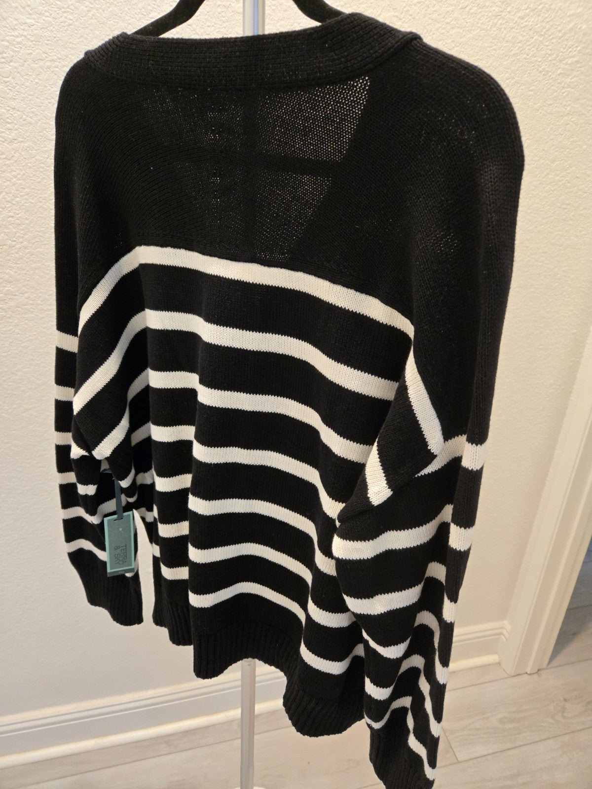 Terra & Sky NWT Stripe Black White Cardigan Sweater Women Plus 1X 16W-18WV-Neck