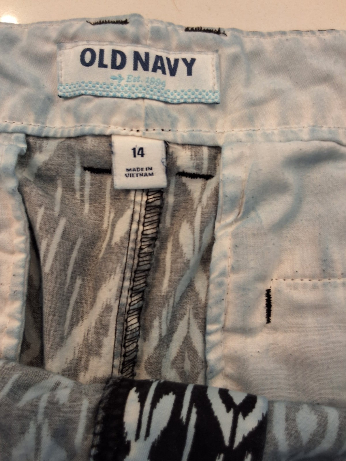 Old Navy Black Blue XL Size 14 Geometric Ikat Diamond Print Cotton Shorts Womens