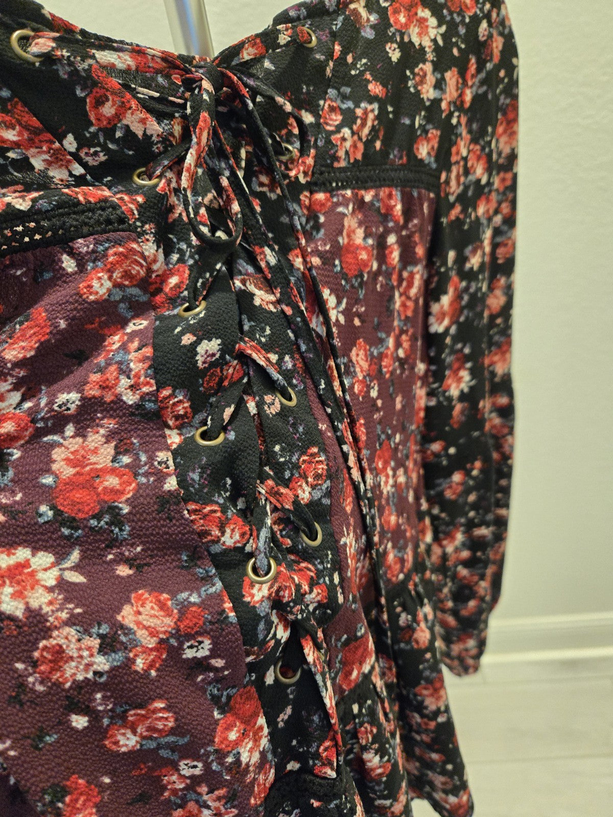 Knox Rose M Floral Embroidered Womens Tiered Long Sleeve Peasant Top Boho