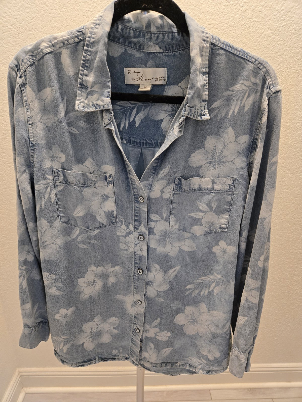 Vintage Havana M Bleached Tropical Denim Look Button Down 100% Lyocell Top