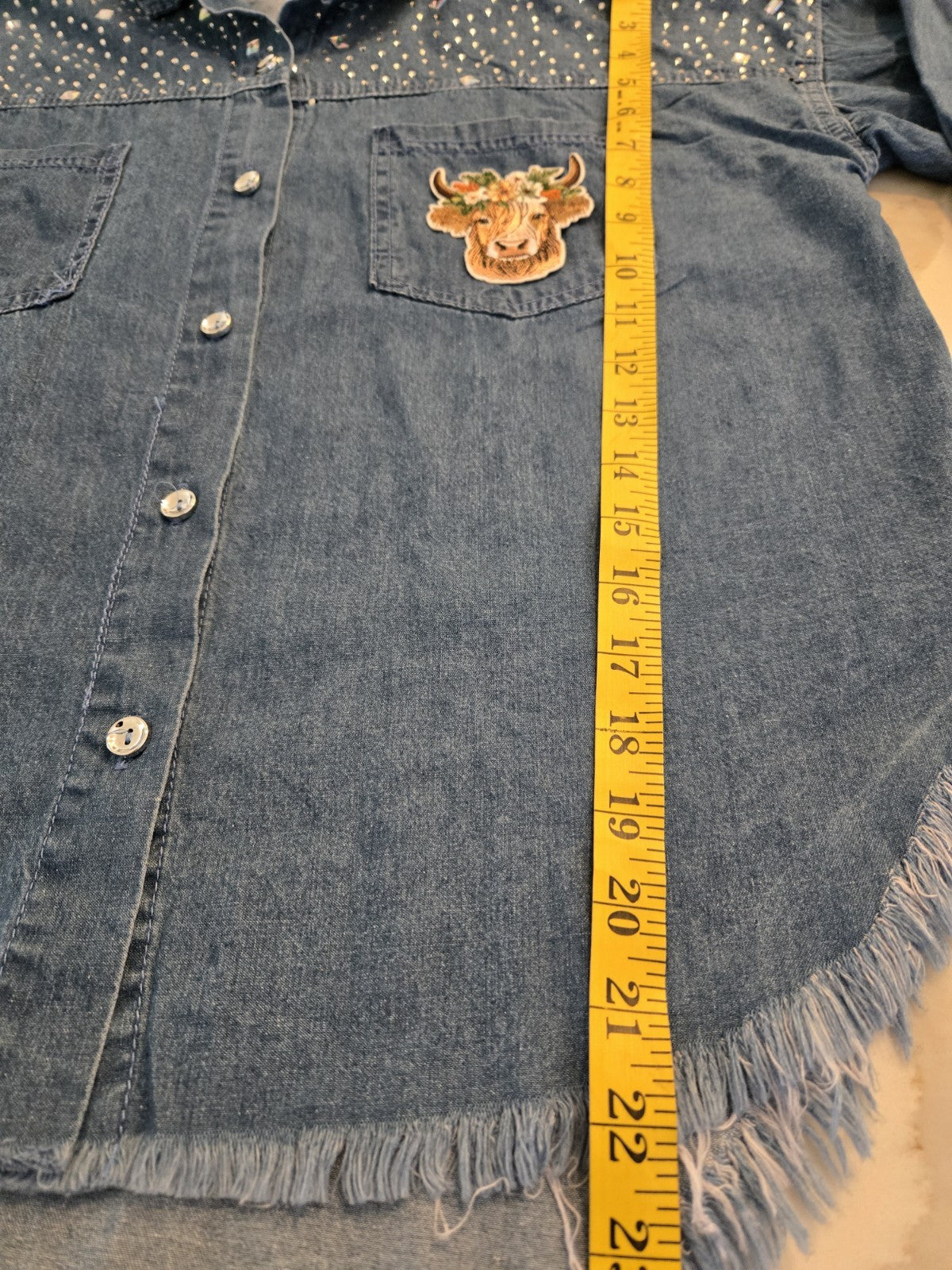 Thrill Jeans M Denim Rhinestone Studded Highland Cow Pocket Patch Frayed LS Top