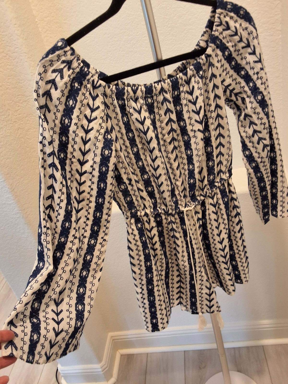 Cupcakes and Cashmere Size M Womens Blue and White Embroidered Romper