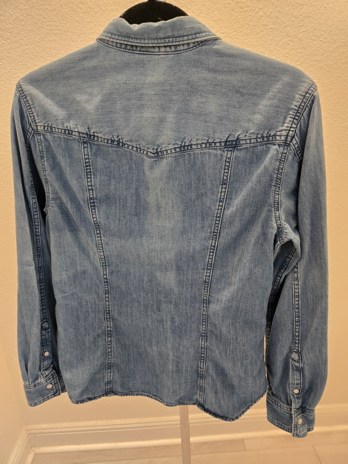 H&M Pearl Snap Medium Chambray Western Shirt Long Sleeve Blue Denim Women's