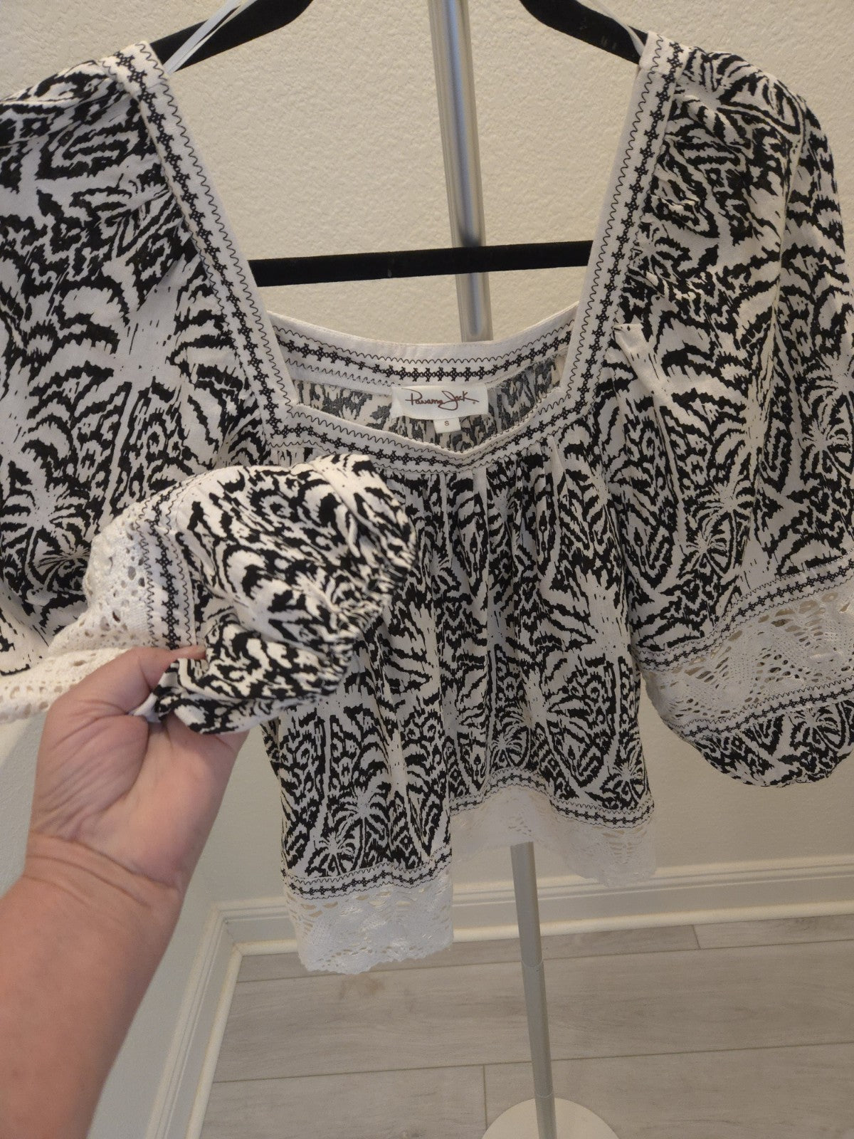 Panama Jack S Geometric Peasant Top Black White Lace Accent Boho Puff Sleeve