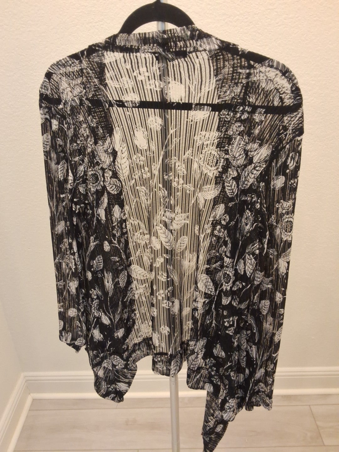 Papa Vancouver M Sheer Black White Floral Kimono Cardigan Duster Open Front Boho