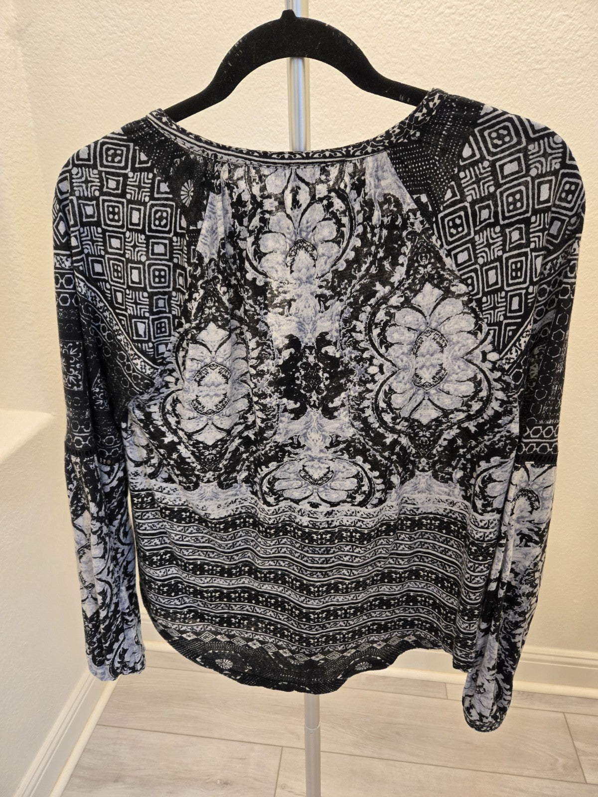 Lucky Brand Peasant Black White Paisley Tie Neck Boho Blouse Small Womens