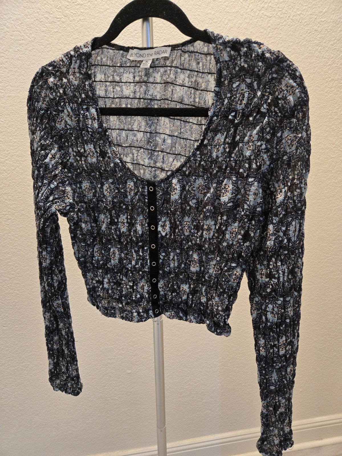 Beyond The Radar XL Floral Smocked Snap Front Crop Top Shirt Long Sleeve Women