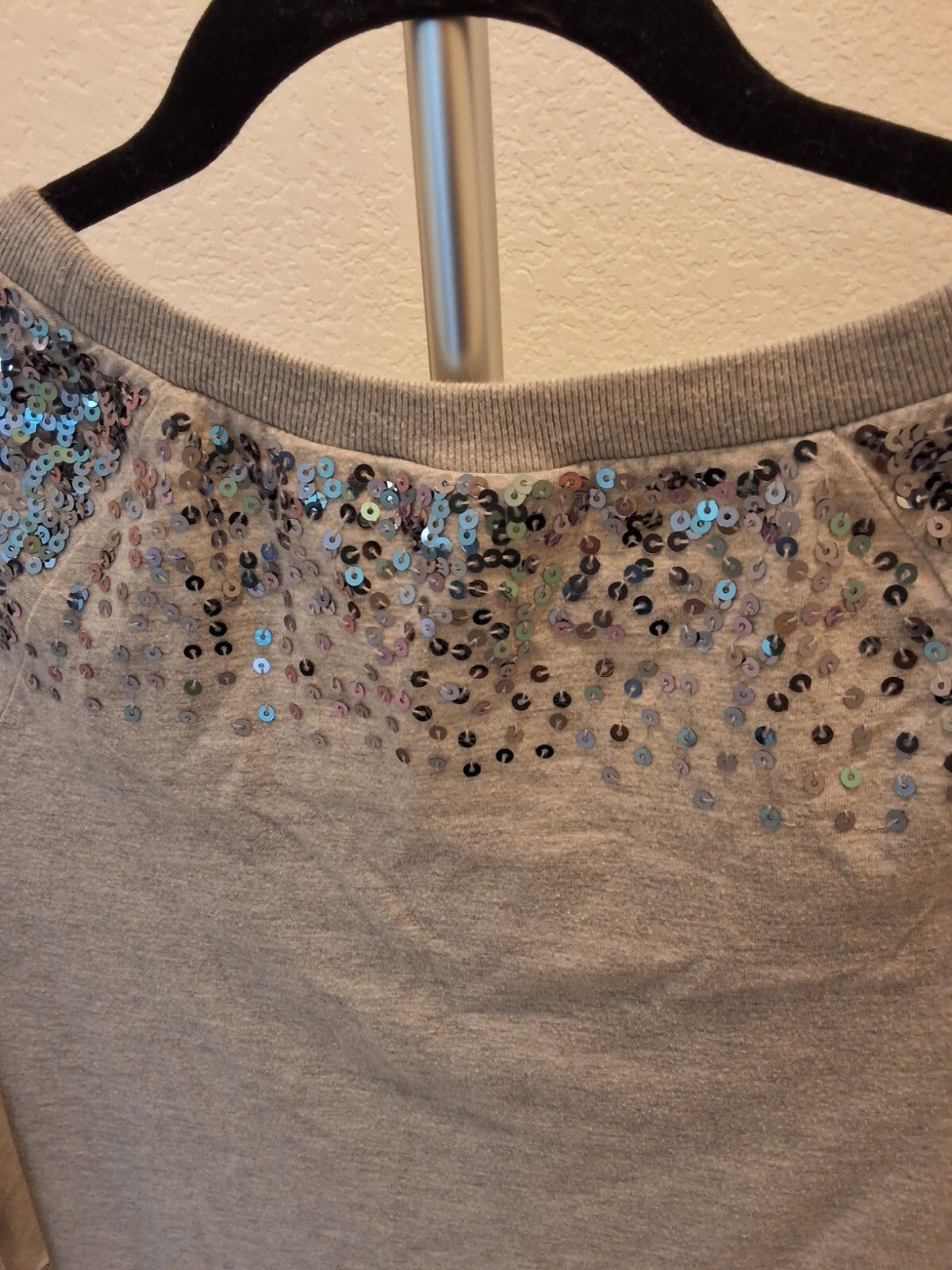 DKNY Size S Womens Gray with Sequins Scoop Neck 3/4 Sleeve Top/Sweatshirt