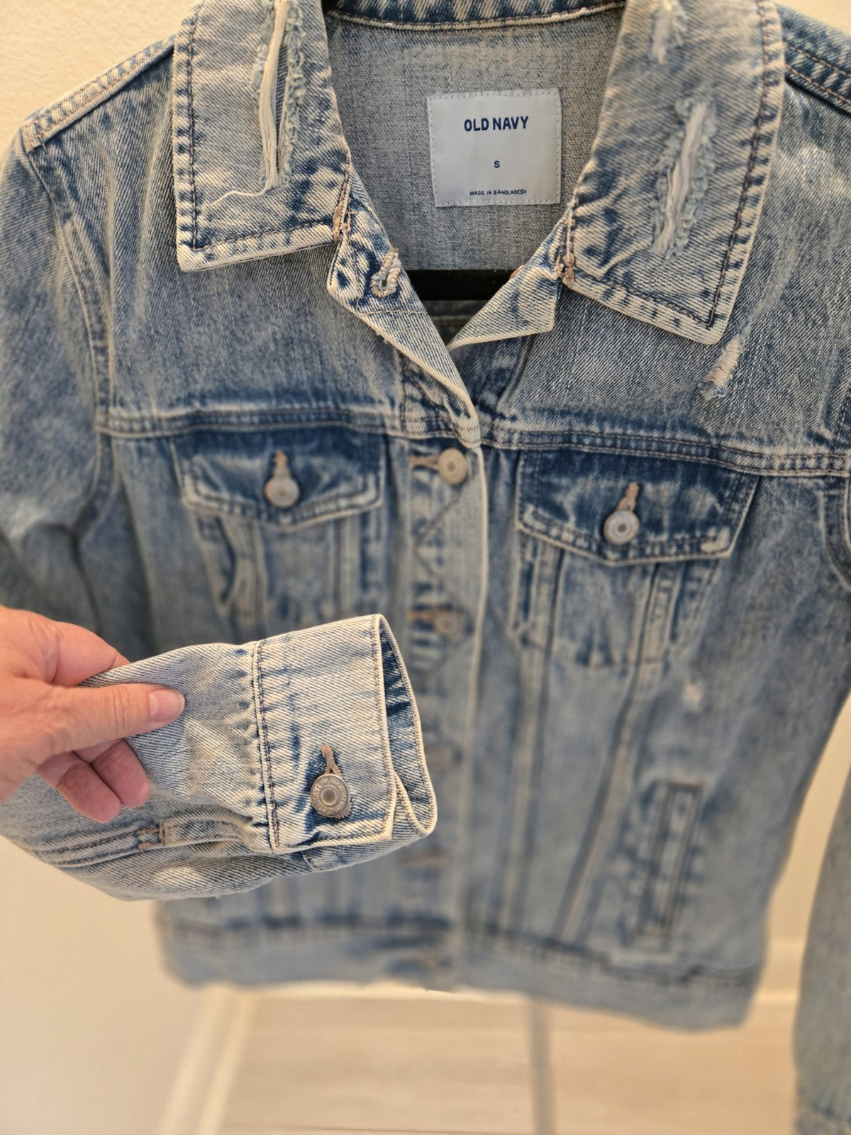 Old Navy Distressed Denim Trucker Classic Jean Jacket Women’s Large Light Wash