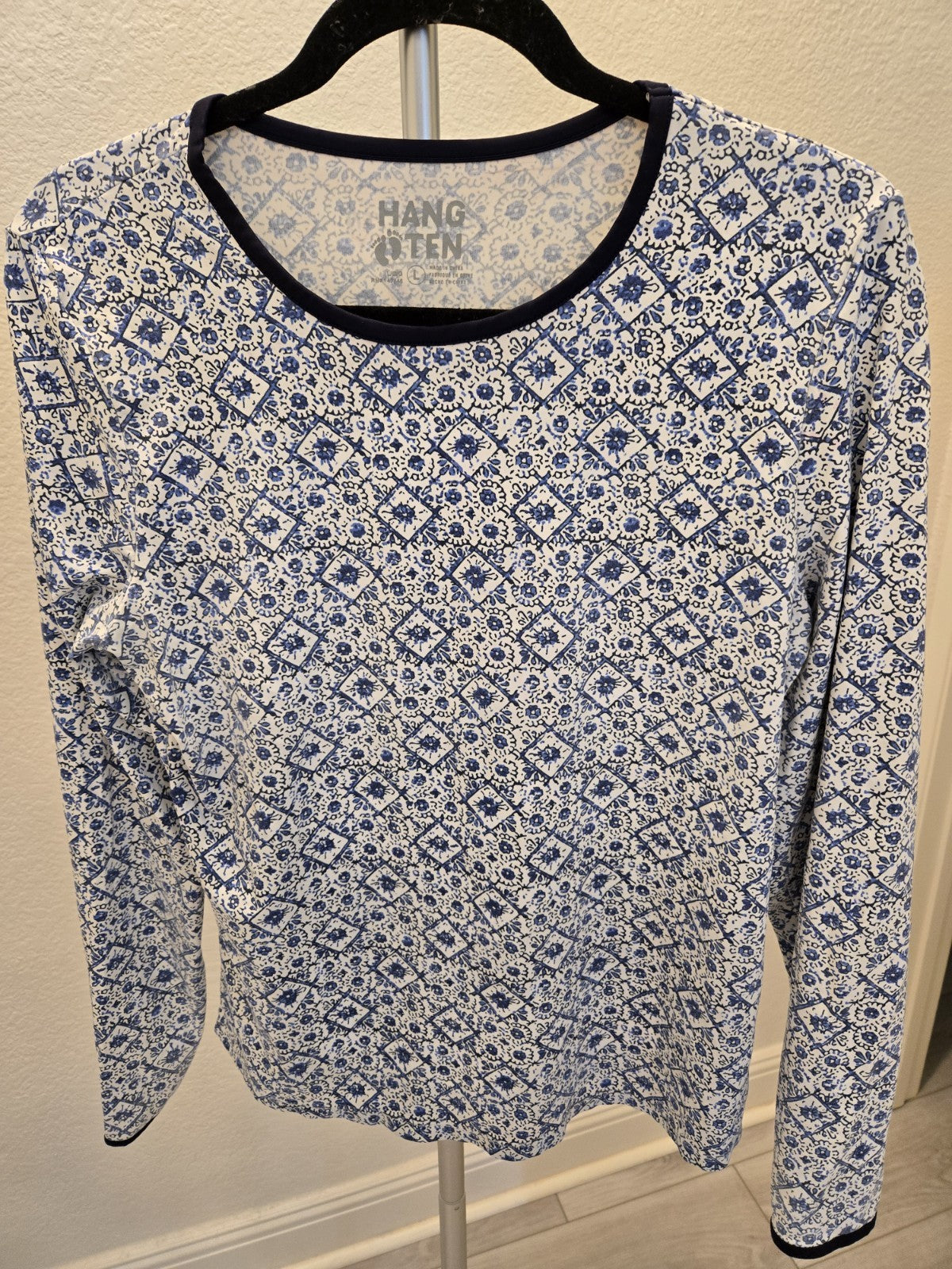 Hang Ten Large Blue White Mosaic Tile Long Sleeve Sun Shirt Back Zip Pocket L