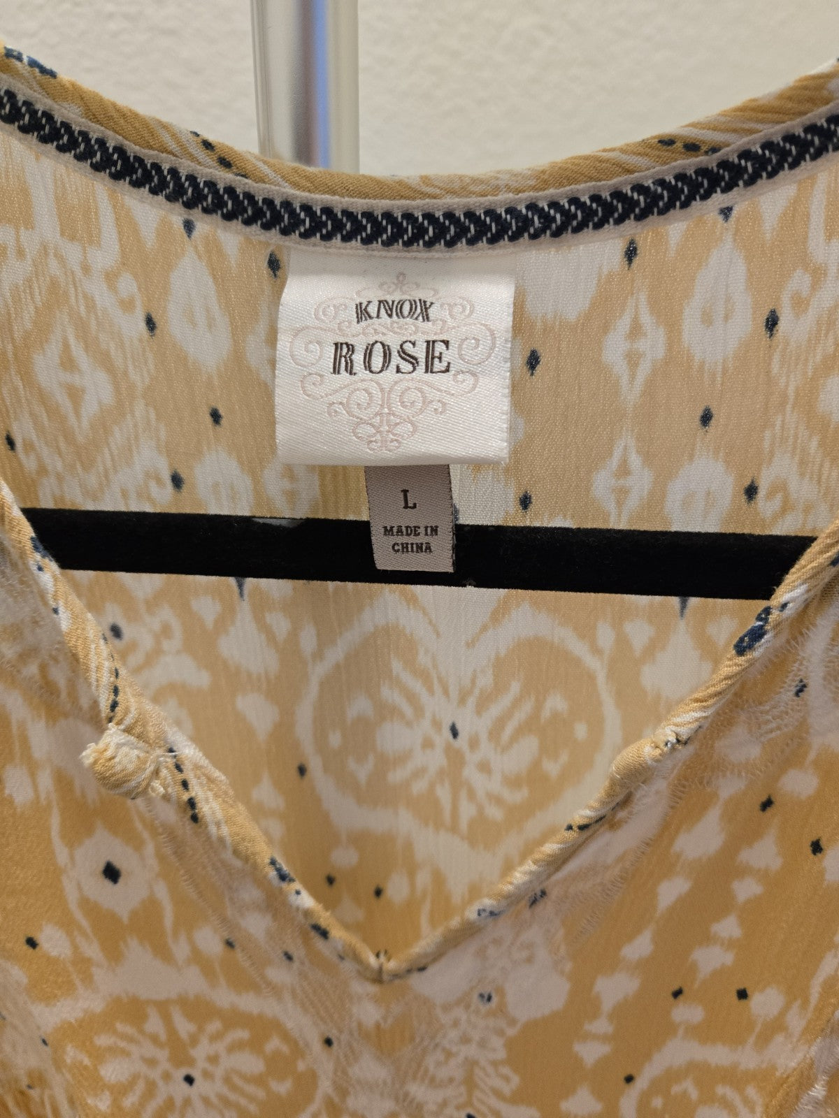 Knox Rose Large Ikat Medallion V Neck Flutter Sleeve Babydoll Blouse