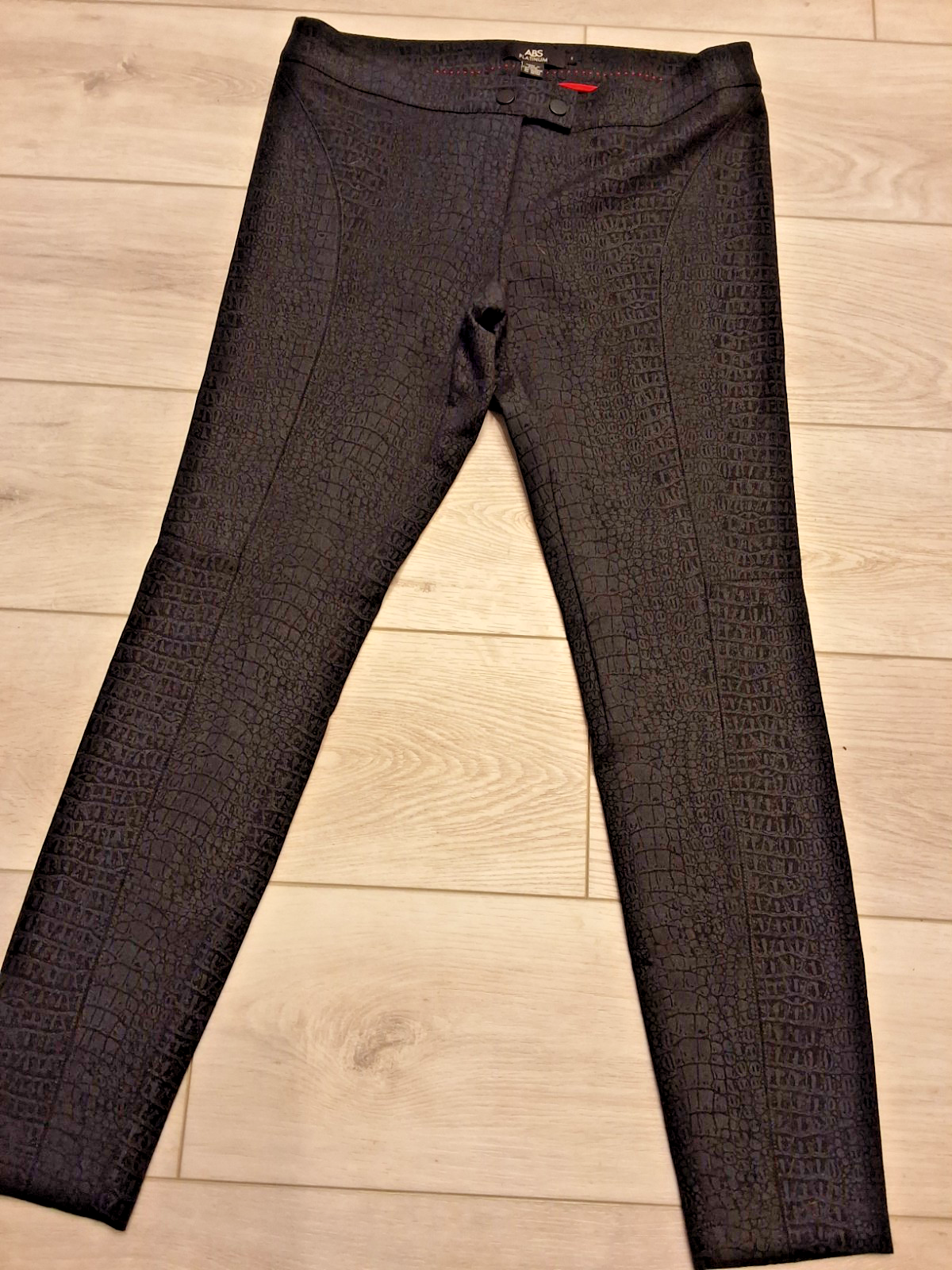 ABS Platinum Skinny Snake Pattern Ankle Pants Size 6 Zip Up And Snap Front