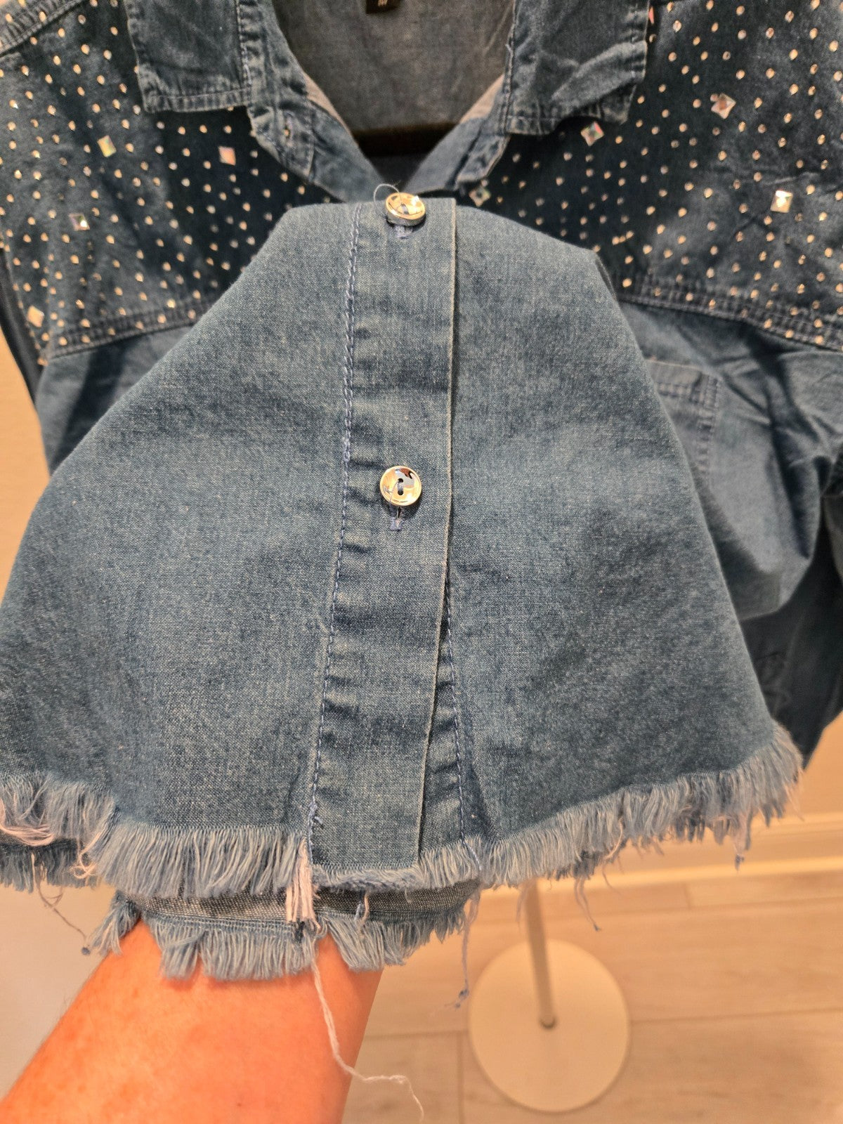 Thrill Jeans M Denim Rhinestone Studded Highland Cow Pocket Patch Frayed LS Top