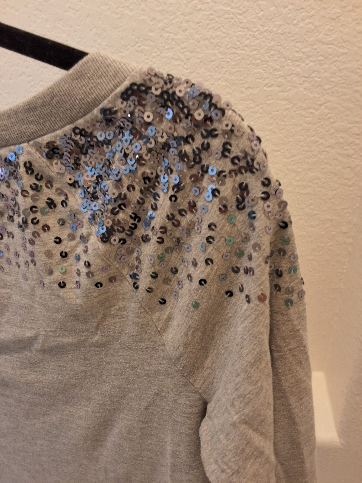 DKNY Size S Womens Gray with Sequins Scoop Neck 3/4 Sleeve Top/Sweatshirt