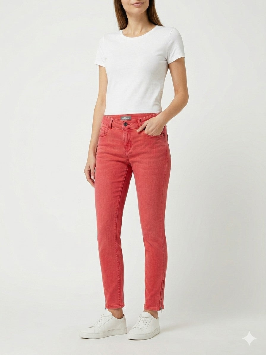 So Slimming by Chico's Women's Washed Red Ankle Zip Jeans Size 0.5 US Size 6