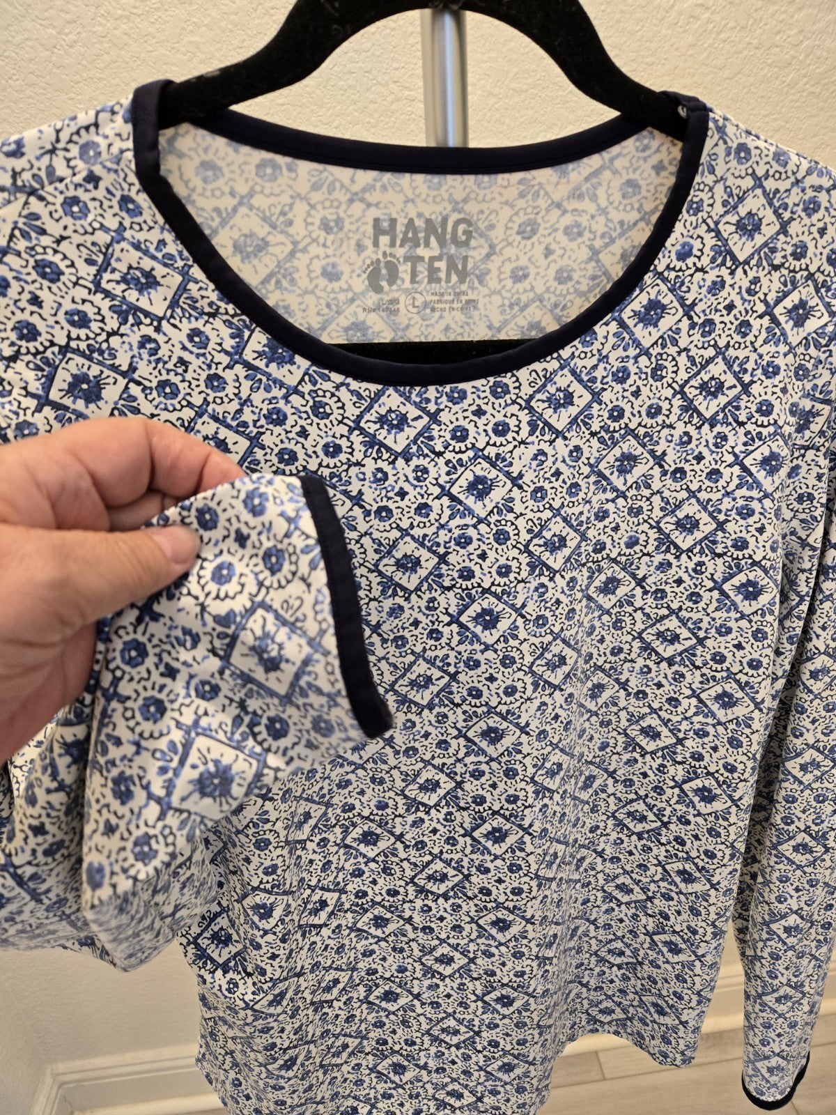 Hang Ten Large Blue White Mosaic Tile Long Sleeve Sun Shirt Back Zip Pocket L