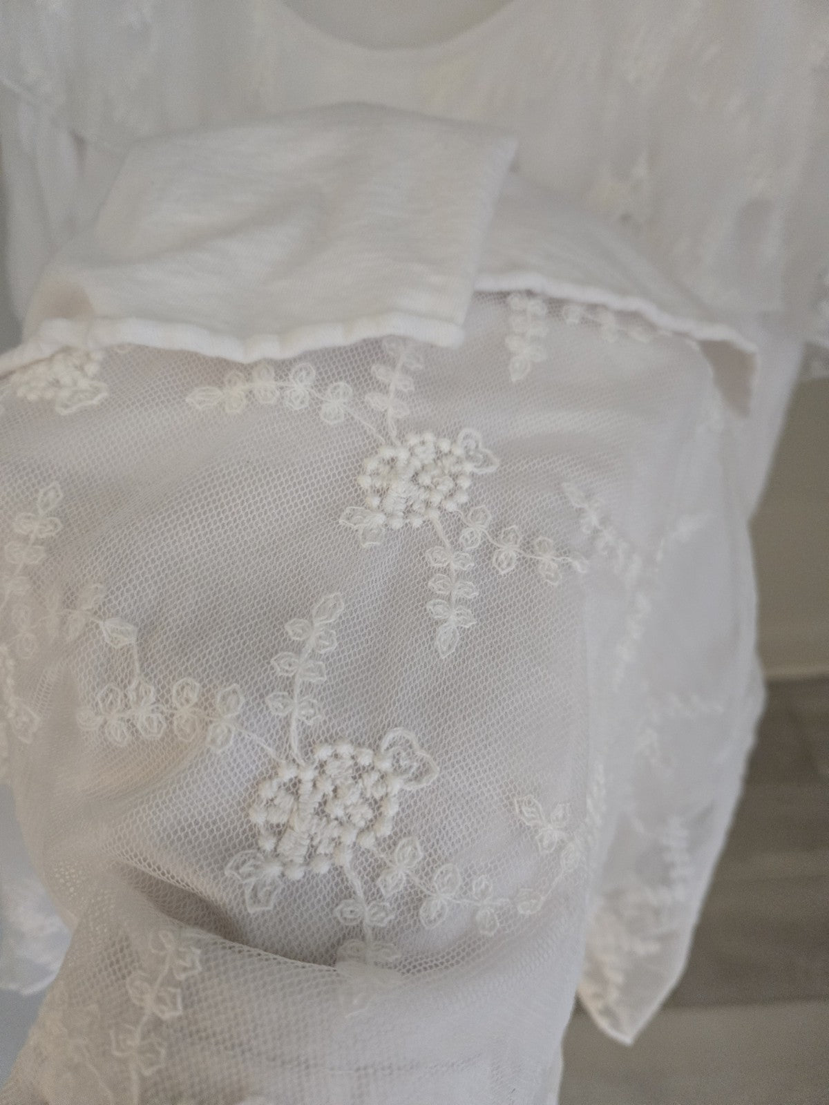 Denim 24/7 Medium White Embroidered Mesh Layered Tiered Ruffle Top Short Sleeve