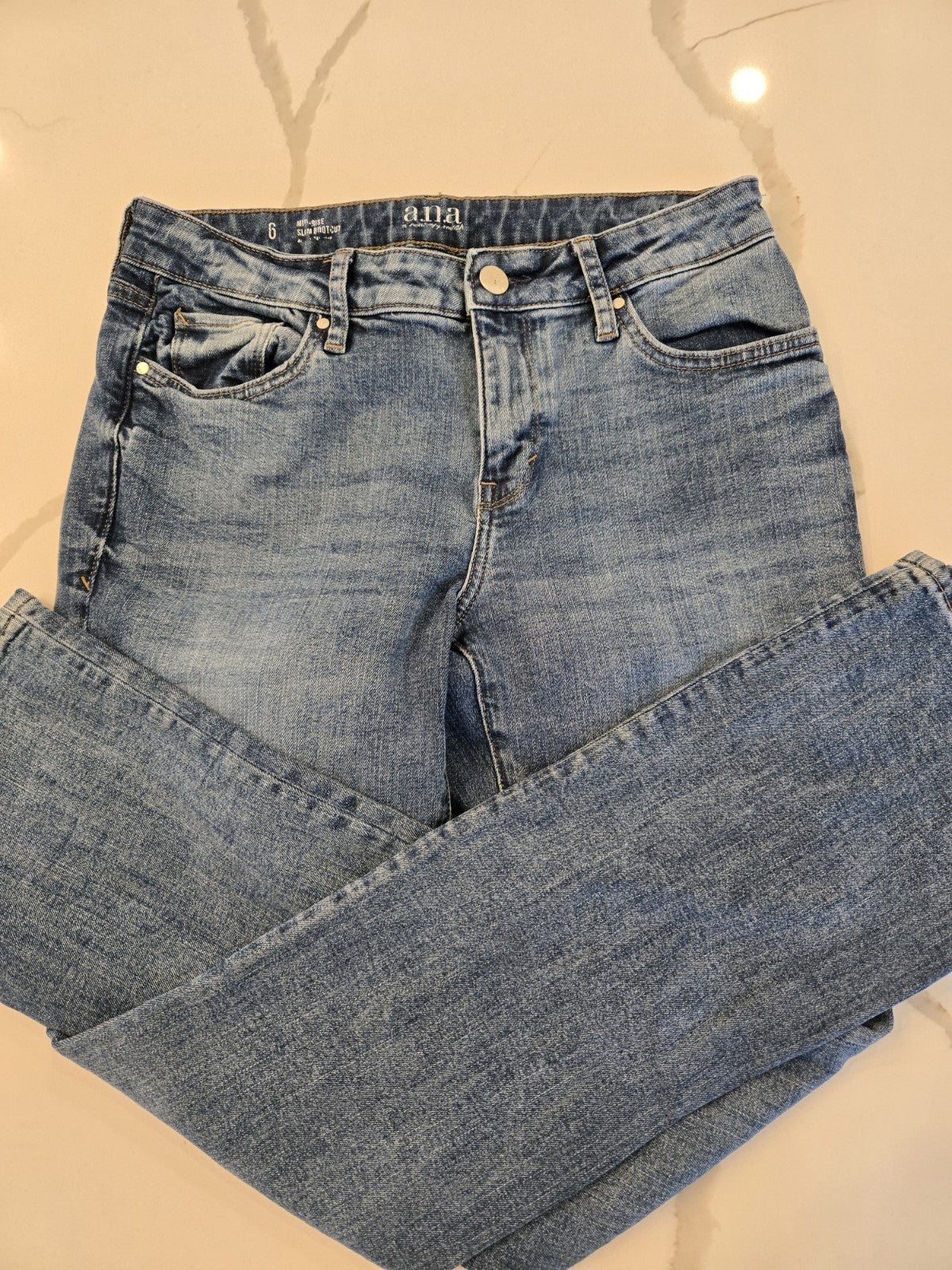a.n.a. Women's 6 Mid-Rise Slim Bootcut Jeans Medium Wash Blue Denim Y2K