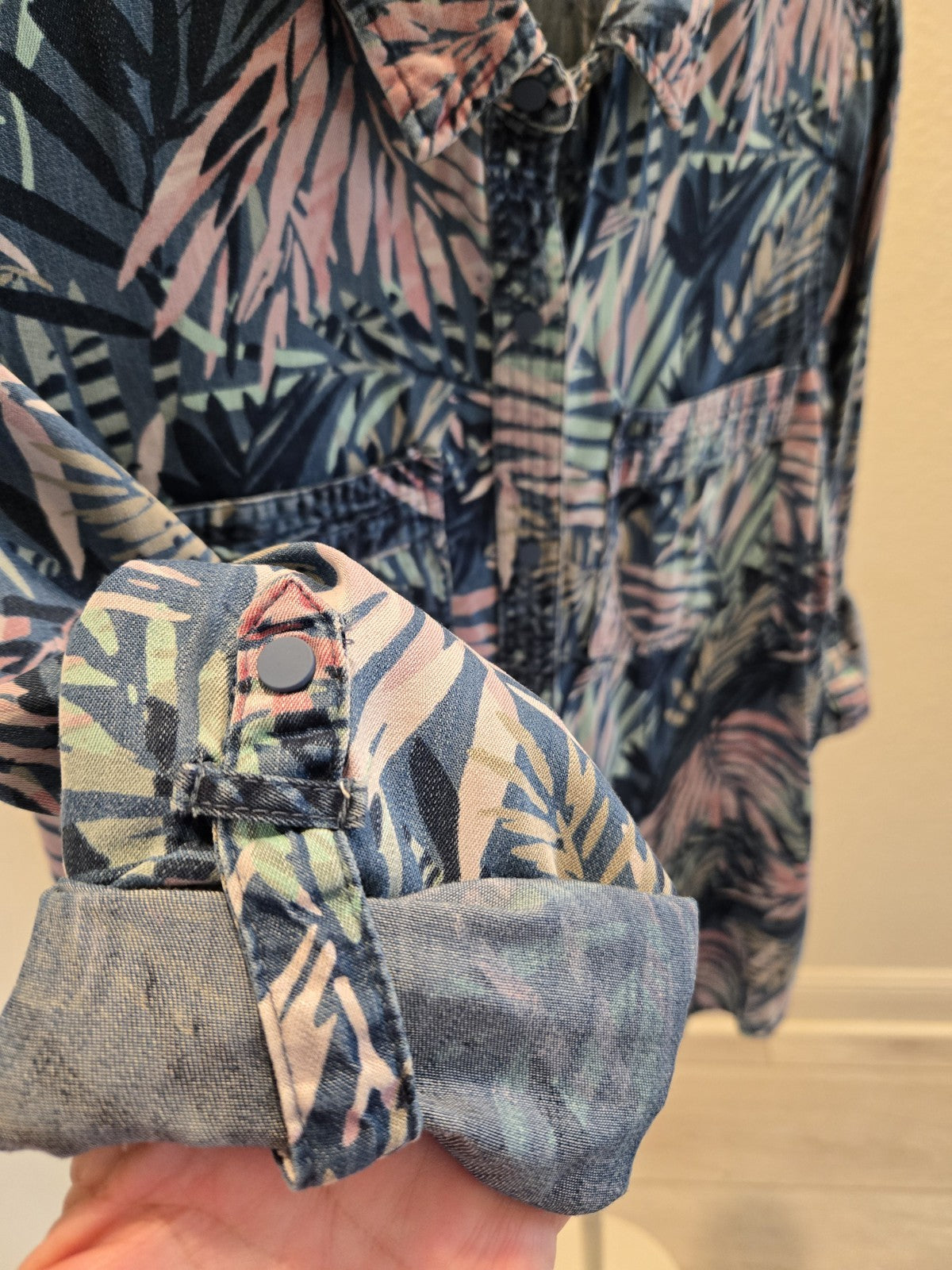 Intro S Blue Pink Tropical Palm Lyocell Denim Button Up Roll Tab Shirt Women